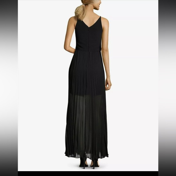 XSCAPE WOMEN'S BLACK PLEATED V-NECK SLEEVELESS MAXI GOWN DRESS SIZE 10 - Picture 2 of 4